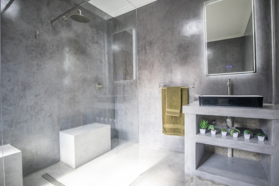 5 Bedroom Property for Sale in Safari Gardens North West
